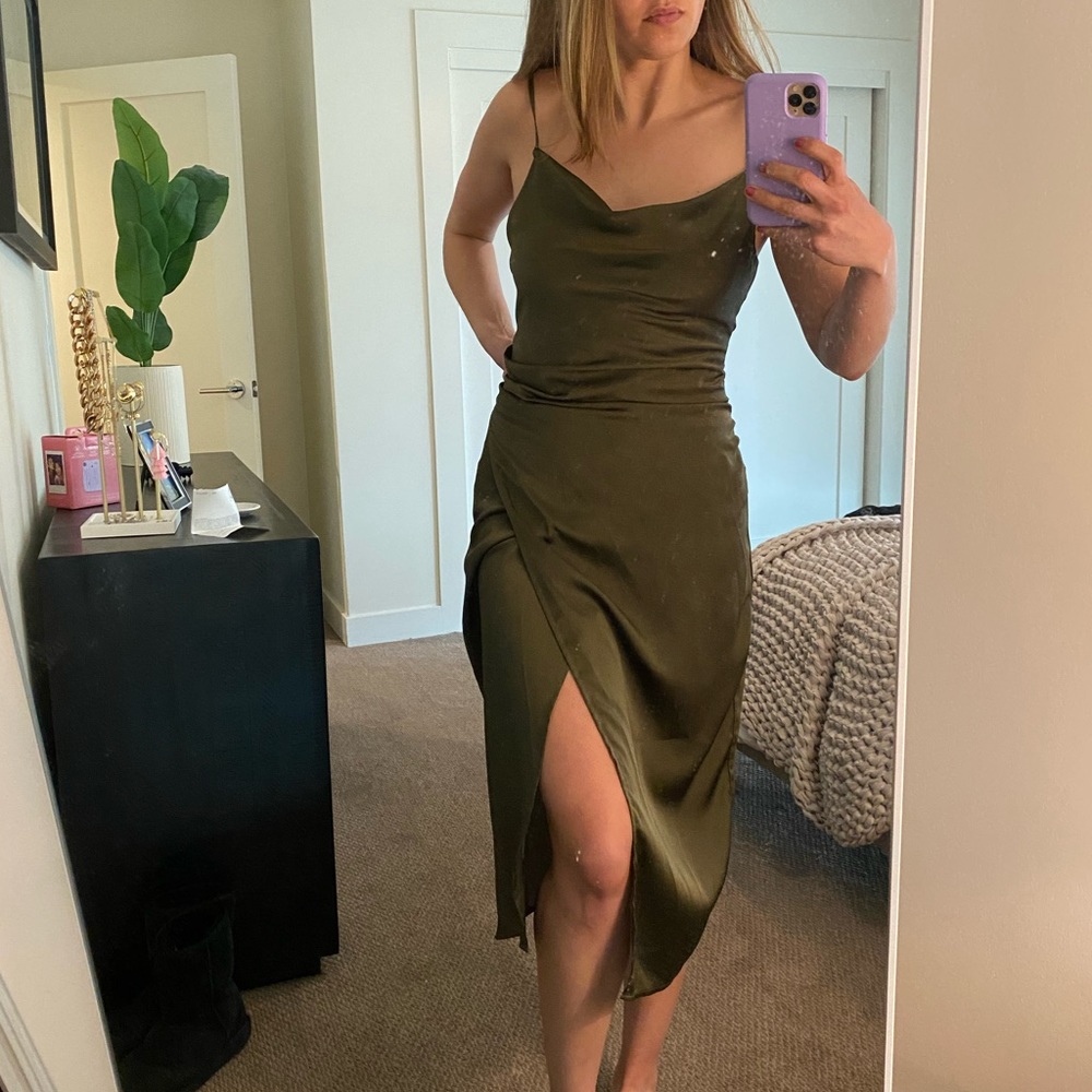 Super flattering green midi dress